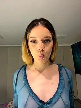 Snapshot of NicoleCut chatting on 6, 11, 2025 NicoleCut online show from 6, 11, 2025