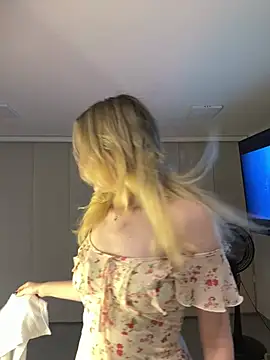 Snapshot of NicoleCut chatting on 5, 2, 2026 NicoleCut online show from 5, 2, 2026