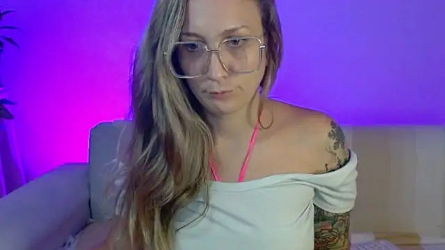 Snapshot of CabledHeredity chatting on 9, 2, 2025 CabledHeredity online show from 9, 2, 2025