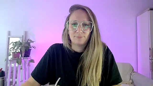 Snapshot of CabledHeredity chatting on 14, 2, 2025 CabledHeredity online show from 14, 2, 2025