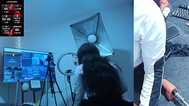 Snapshot of mia-brit chatting on 5, 2, 2025 mia-brit online show from 5, 2, 2025