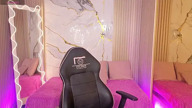 penelope tay1 online show from 16, 4, 2026