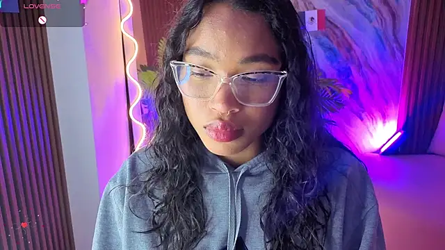 Snapshot of penelope_tay1 chatting on 2, 7, 2026 penelope tay1 online show from 2, 7, 2026