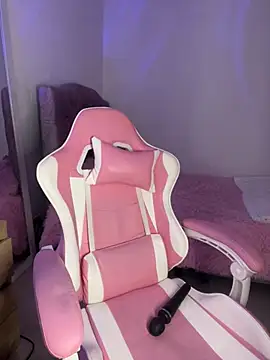 Emily-14 online show from 13, 4, 2026