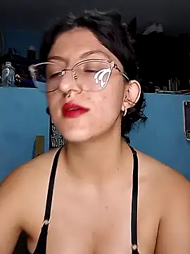 Snapshot of LoveElectra chatting on 1, 2, 2025 LoveElectra online show from 1, 2, 2025