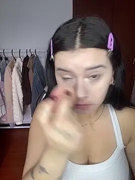 SaraBraun  online show from 5, 1, 2025