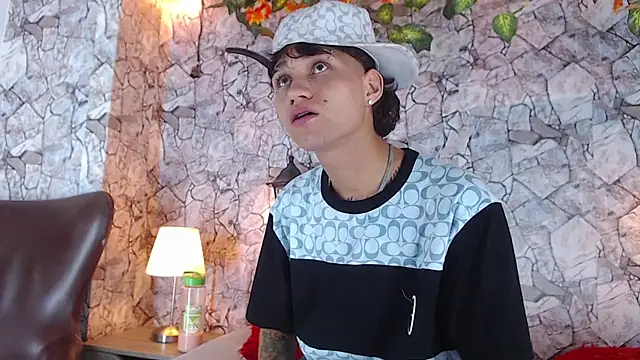 Snapshot of Samuel_Hilton chatting on 15, 12, 2024 Samuel Hilton online show from 15, 12, 2024