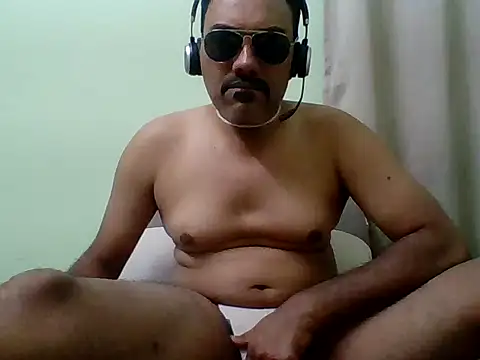 Snapshot of farhaanmacho chatting on 5, 12, 2025 farhaanmacho online show from 5, 12, 2025