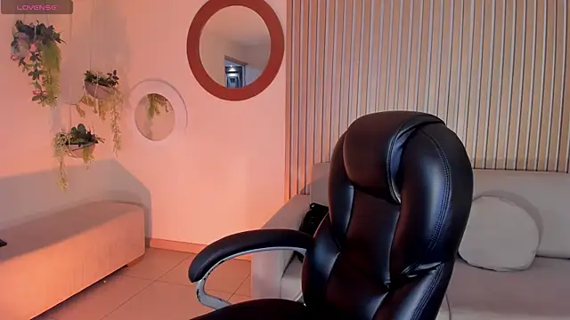 MiaFarrell  online show from 16, 4, 2026