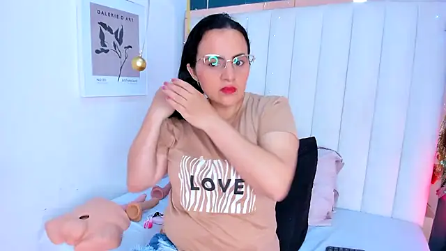 africa holmes online show from 4, 2, 2026