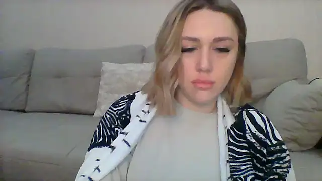 VickyLove047 online show from 9, 1, 2025