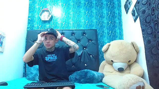 Snapshot of exotic_hot_couple chatting on 18, 3, 2025 exotic hot couple online show from 18, 3, 2025