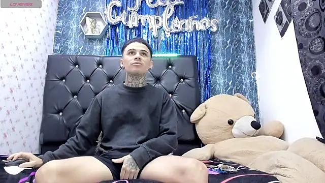 exotic hot couple online show from 1, 2, 2026