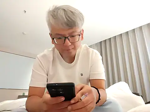 Snapshot of leoUSIR chatting on 25, 10, 2025 leoUSIR online show from 25, 10, 2025