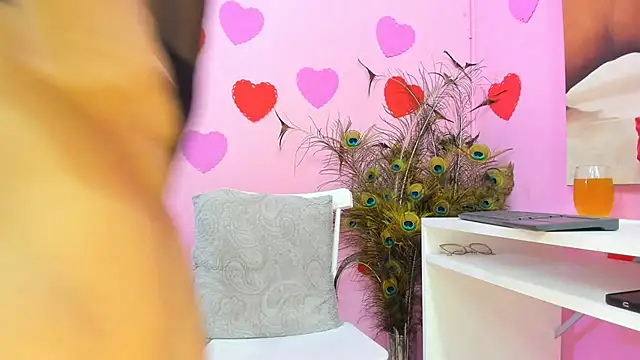 miss--flora online show from 8, 3, 2025