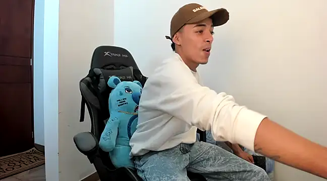 Snapshot of twink_latino5 chatting on 23, 2, 2025 twink latino5 online show from 23, 2, 2025