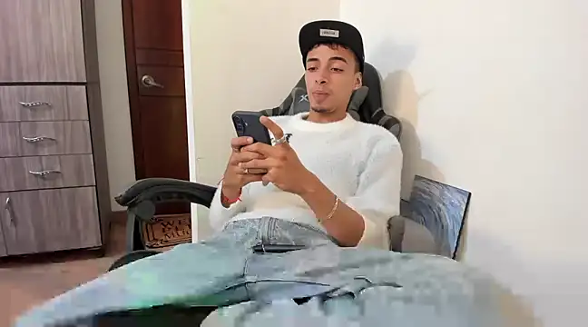 Snapshot of twink_latino5 chatting on 14, 3, 2025 twink latino5 online show from 14, 3, 2025