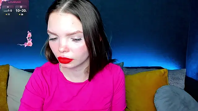 Curvy Dynamite  online show from 11, 2, 2025