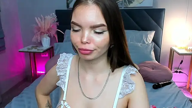 Curvy Dynamite  online show from 10, 9, 2025