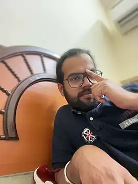 Arsh Loves Luv online show from 3, 1, 2025