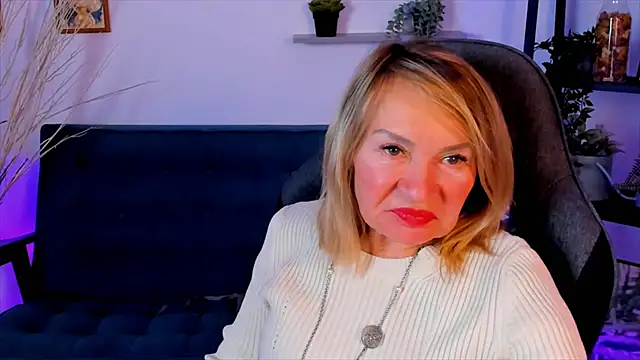 Snapshot of RosalindaFortuna chatting on 17, 12, 2024 RosalindaFortuna online show from 17, 12, 2024