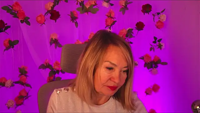 Snapshot of RosalindaFortuna chatting on 20, 12, 2024 RosalindaFortuna online show from 20, 12, 2024