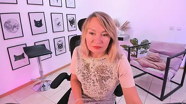 Snapshot of RosalindaFortuna chatting on 23, 12, 2024 RosalindaFortuna online show from 23, 12, 2024