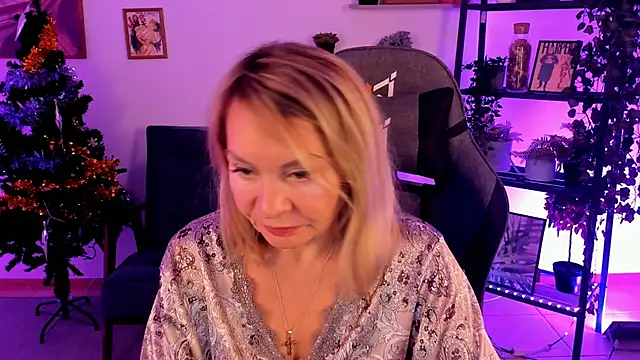 Snapshot of RosalindaFortuna chatting on 27, 12, 2024 RosalindaFortuna online show from 27, 12, 2024