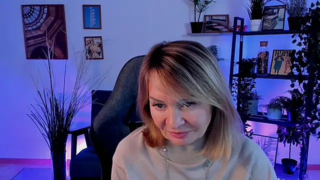 Snapshot of RosalindaFortuna chatting on 5, 1, 2025 RosalindaFortuna online show from 5, 1, 2025