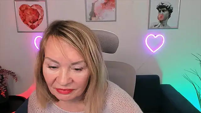 Snapshot of RosalindaFortuna chatting on 10, 1, 2025 RosalindaFortuna online show from 10, 1, 2025