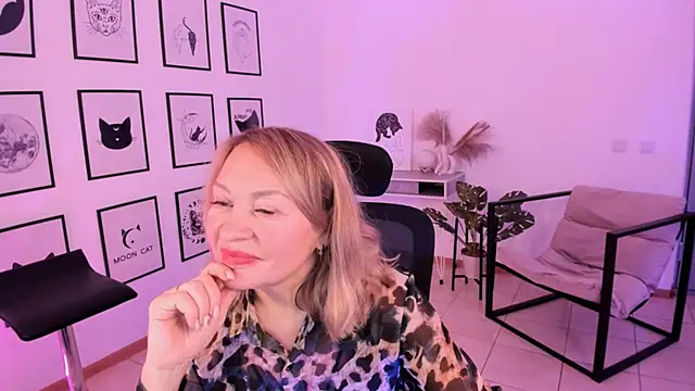 Snapshot of RosalindaFortuna chatting on 13, 1, 2025 RosalindaFortuna online show from 13, 1, 2025