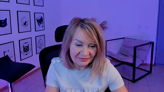 Snapshot of RosalindaFortuna chatting on 23, 1, 2025 RosalindaFortuna online show from 23, 1, 2025