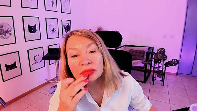 Snapshot of RosalindaFortuna chatting on 10, 2, 2025 RosalindaFortuna online show from 10, 2, 2025