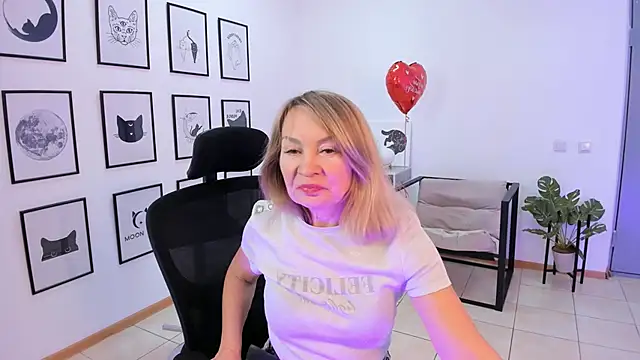 Snapshot of RosalindaFortuna chatting on 18, 2, 2025 RosalindaFortuna online show from 18, 2, 2025