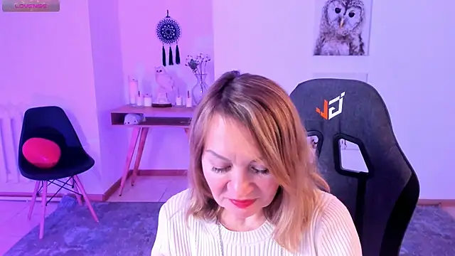 Snapshot of RosalindaFortuna chatting on 18, 2, 2025 RosalindaFortuna online show from 18, 2, 2025