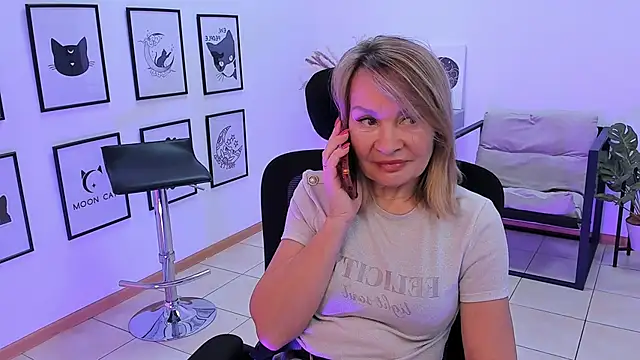 Snapshot of RosalindaFortuna chatting on 21, 2, 2025 RosalindaFortuna online show from 21, 2, 2025