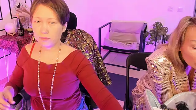 Snapshot of RosalindaFortuna chatting on 28, 2, 2025 RosalindaFortuna online show from 28, 2, 2025