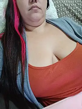 Snapshot of Paolaa_hoot chatting on 5, 7, 2026 Paolaa hoot online show from 5, 7, 2026