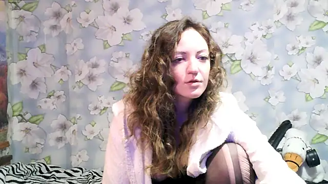 KattyLuuu online show from 5, 2, 2025