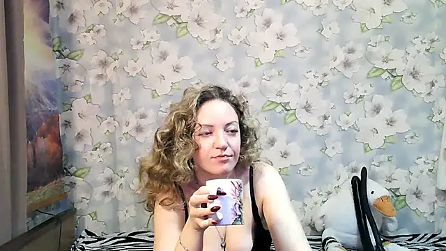 KattyLuuu online show from 9, 10, 2025