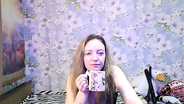 KattyLuuu online show from 24, 10, 2025