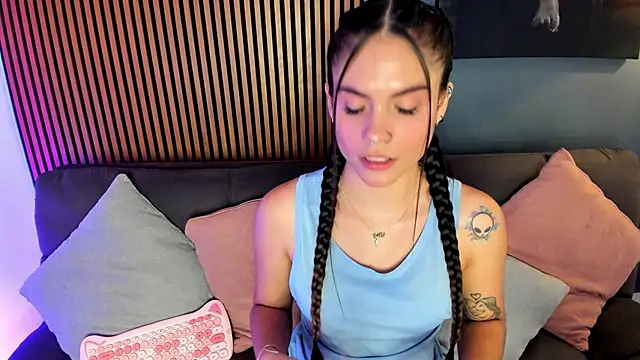 Snapshot of Gaby_Ferrer chatting on 4, 11, 2025 Gaby Ferrer online show from 4, 11, 2025