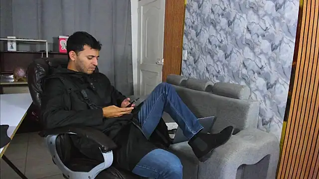 Hideintheoffice online show from 5, 2, 2026