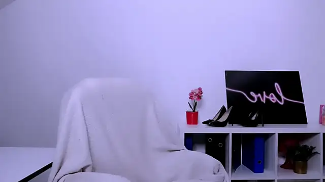 Lia Benini online show from 10, 1, 2025