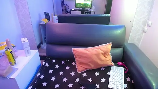 mia collens online show from 15, 2, 2026