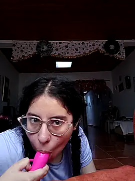 Snapshot of valentina568 chatting on 12, 10, 2025 valentina568 online show from 12, 10, 2025