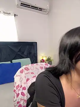 Lily Woodz online show from 21, 2, 2026