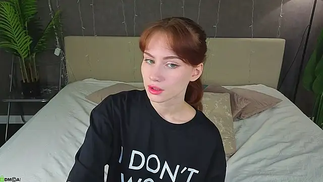 Snapshot of Mollly_Rouge chatting on 28, 4, 2026 Mollly Rouge online show from 28, 4, 2026