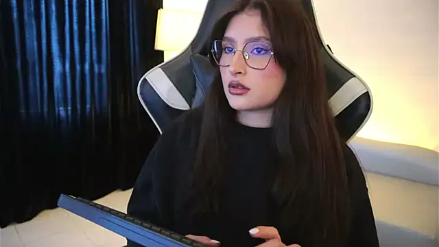 Snapshot of Daisha_Riley chatting on 10, 4, 2026 Daisha Riley online show from 10, 4, 2026