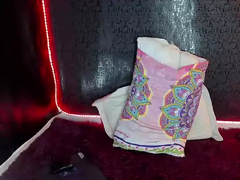 Snapshot of katizaldana chatting on 5, 2, 2025 katizaldana online show from 5, 2, 2025